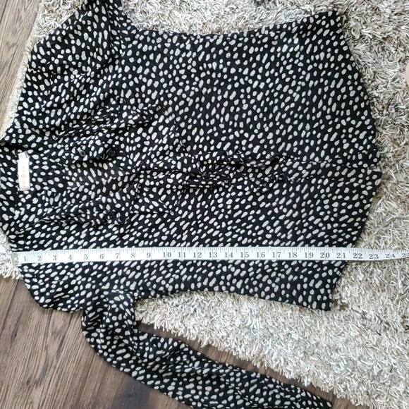 Tory Burch Stretchy Silk Black and White Animal Print Blouse - Picture 7 of 8